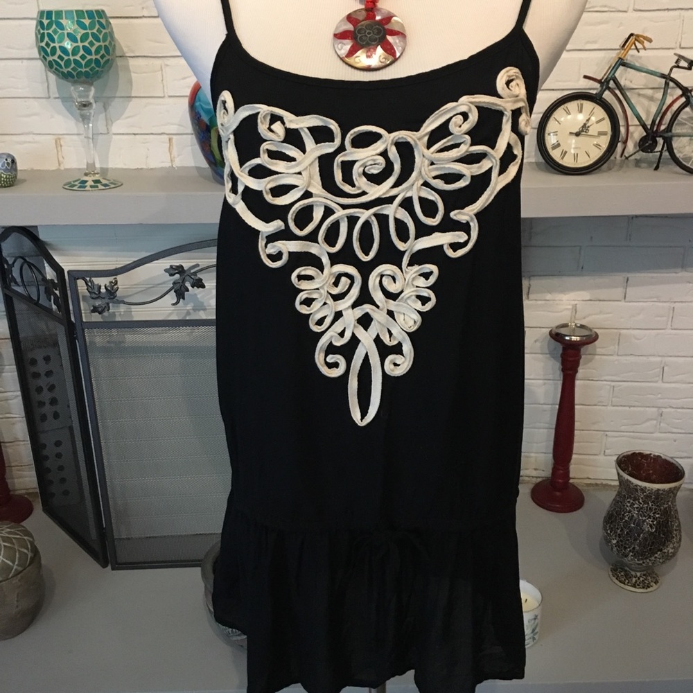 🌞Gorgeous scroll work top